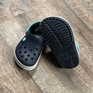 Toddler Bayaband Croc size 6 / 7 in Navy / light blue